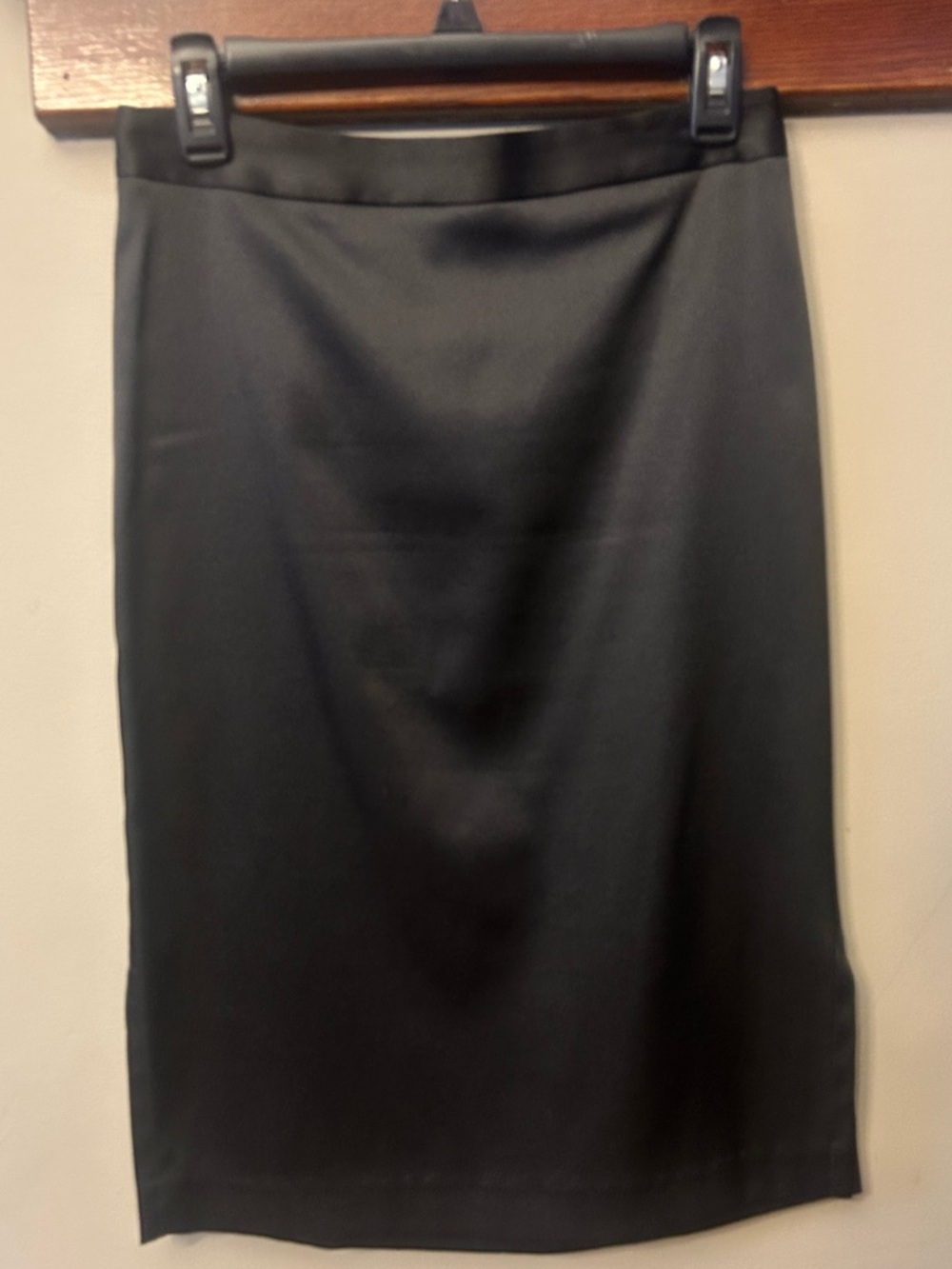 Y2K Vintage BCBG MaxAzria Black Satin Pencil Skirt Size 6